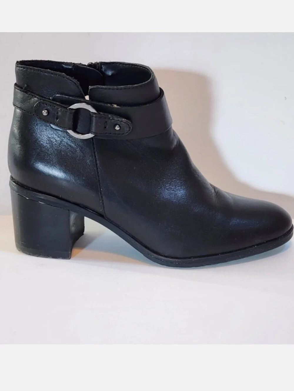 Naturalizer Lydia women's black leather ankle boots with buckle detail size 9